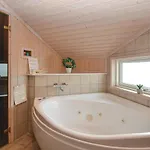 In Vaeggerlose With Sauna Tatil Evi Bøtø By