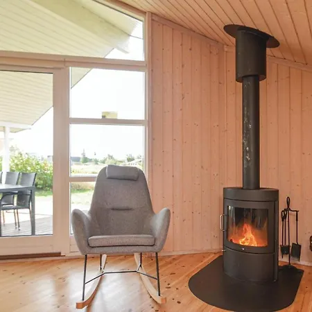 3 Bedroom Beautiful In Vaeggerlose Casa vacanze *