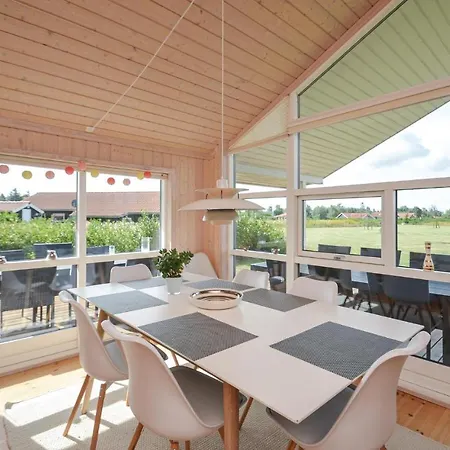 3 Bedroom Beautiful In Vaeggerlose Casa vacanze